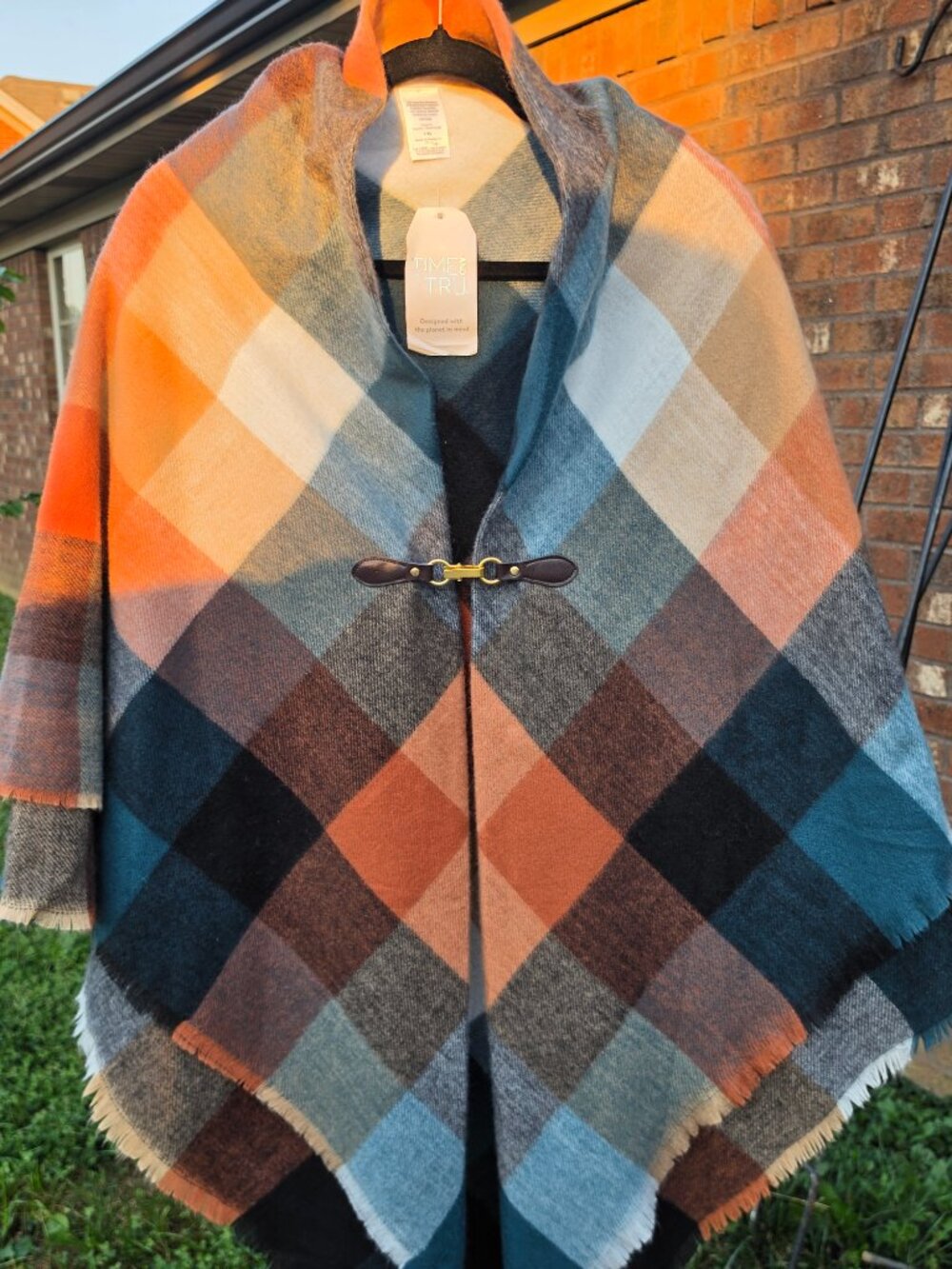 Ladies soft fall plaid poncho ruana w/buckle NWT